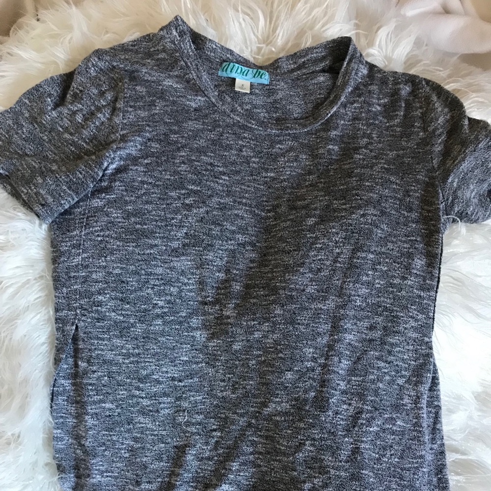 Women’s Dina Be peekaboo t-shirt - EUC - SOFT